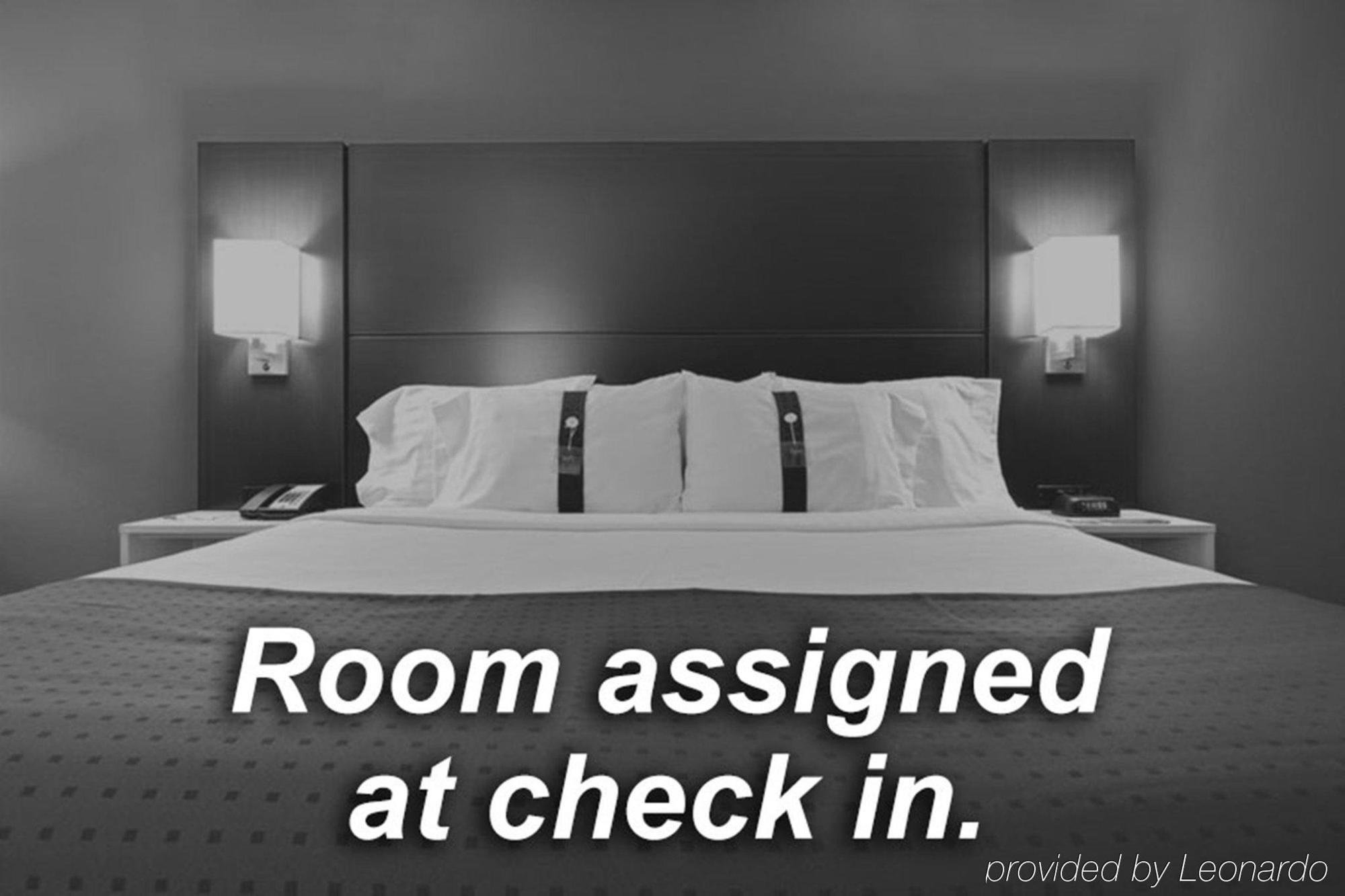 Hotel Indigo Boston - Newton Riverside Экстерьер фото