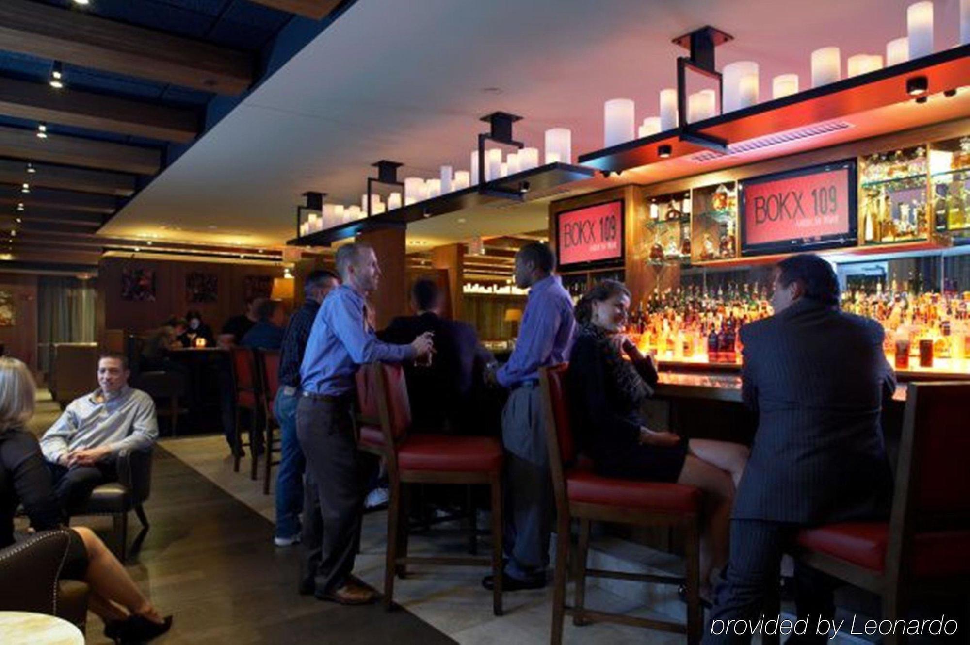 Hotel Indigo Boston - Newton Riverside Экстерьер фото