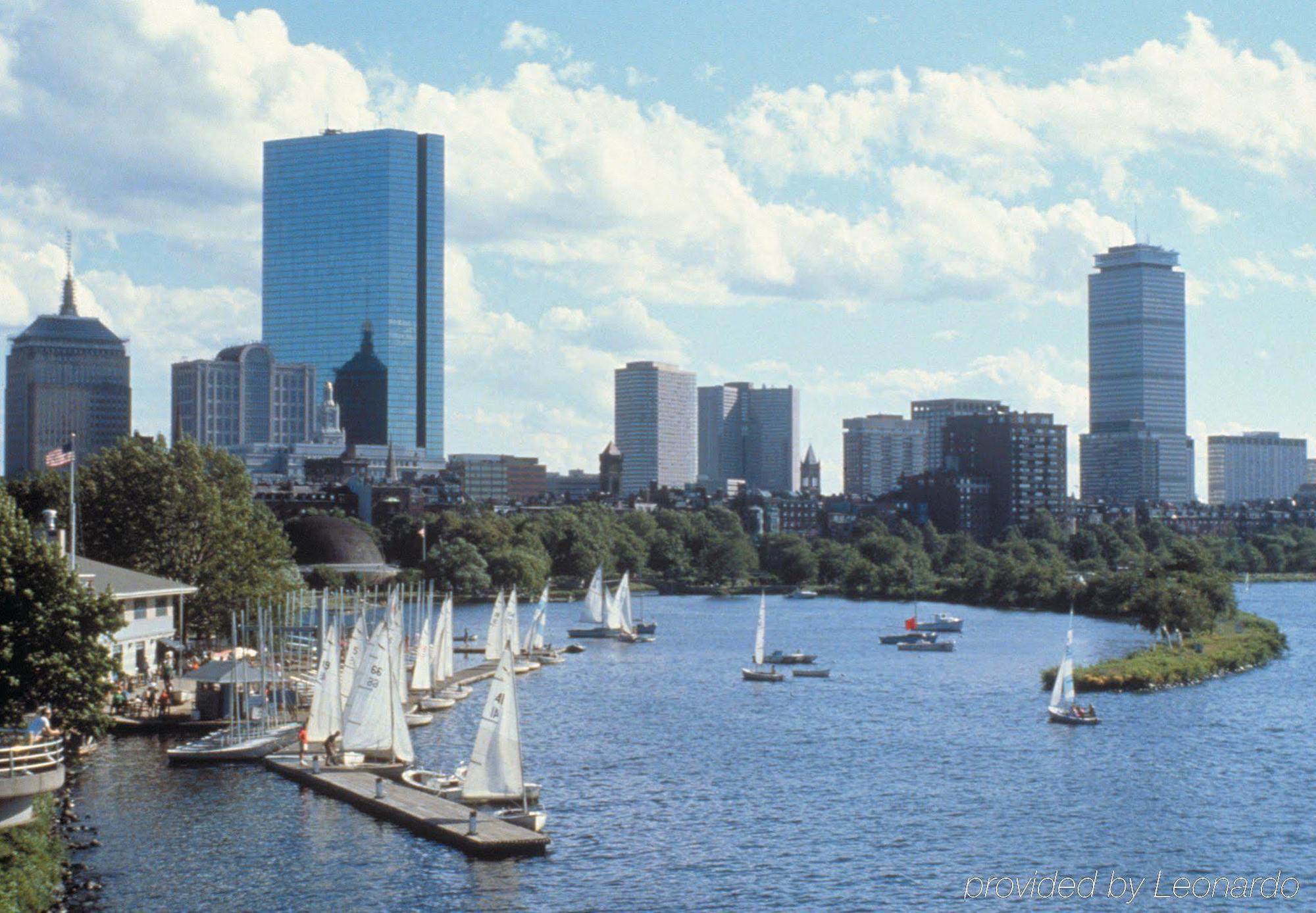 Hotel Indigo Boston - Newton Riverside Экстерьер фото