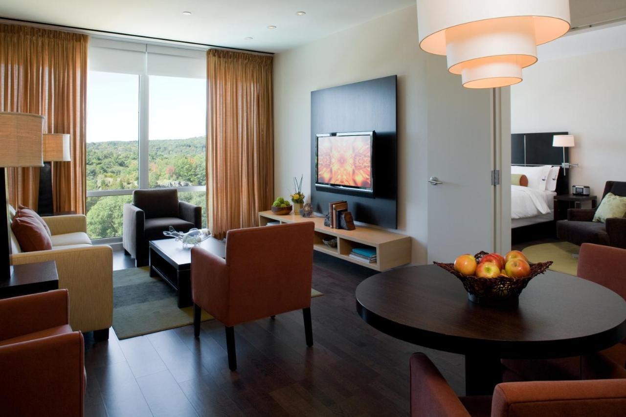 Hotel Indigo Boston - Newton Riverside Экстерьер фото
