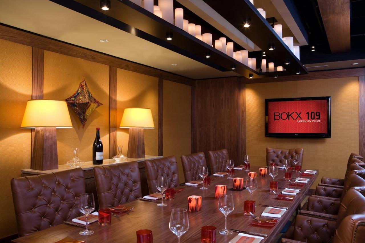 Hotel Indigo Boston - Newton Riverside Экстерьер фото