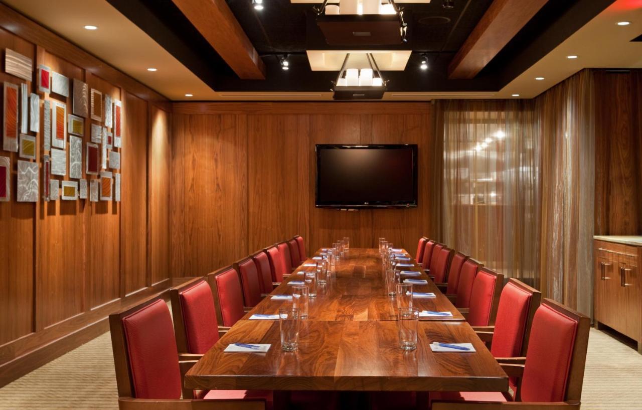 Hotel Indigo Boston - Newton Riverside Экстерьер фото