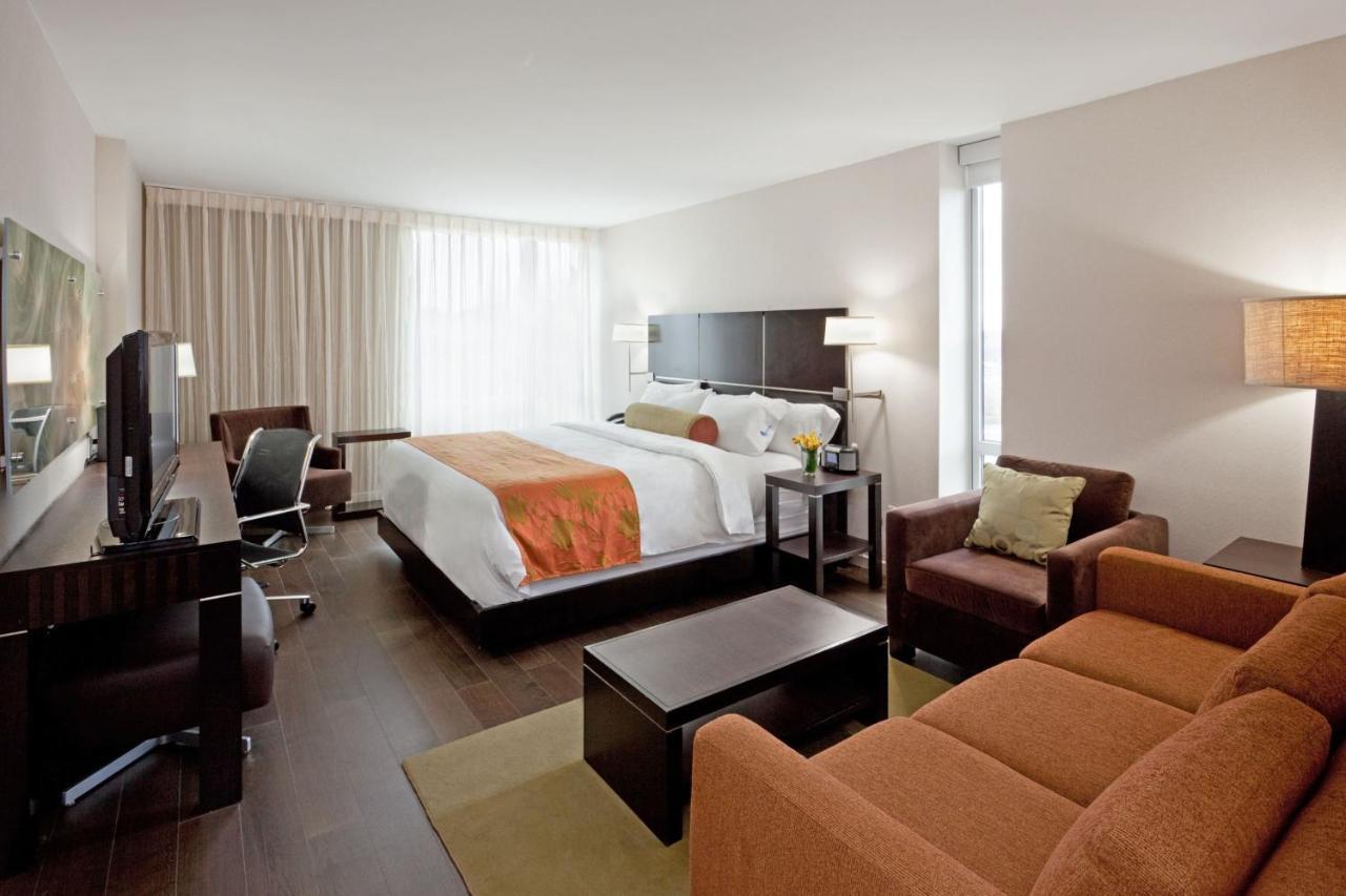 Hotel Indigo Boston - Newton Riverside Экстерьер фото