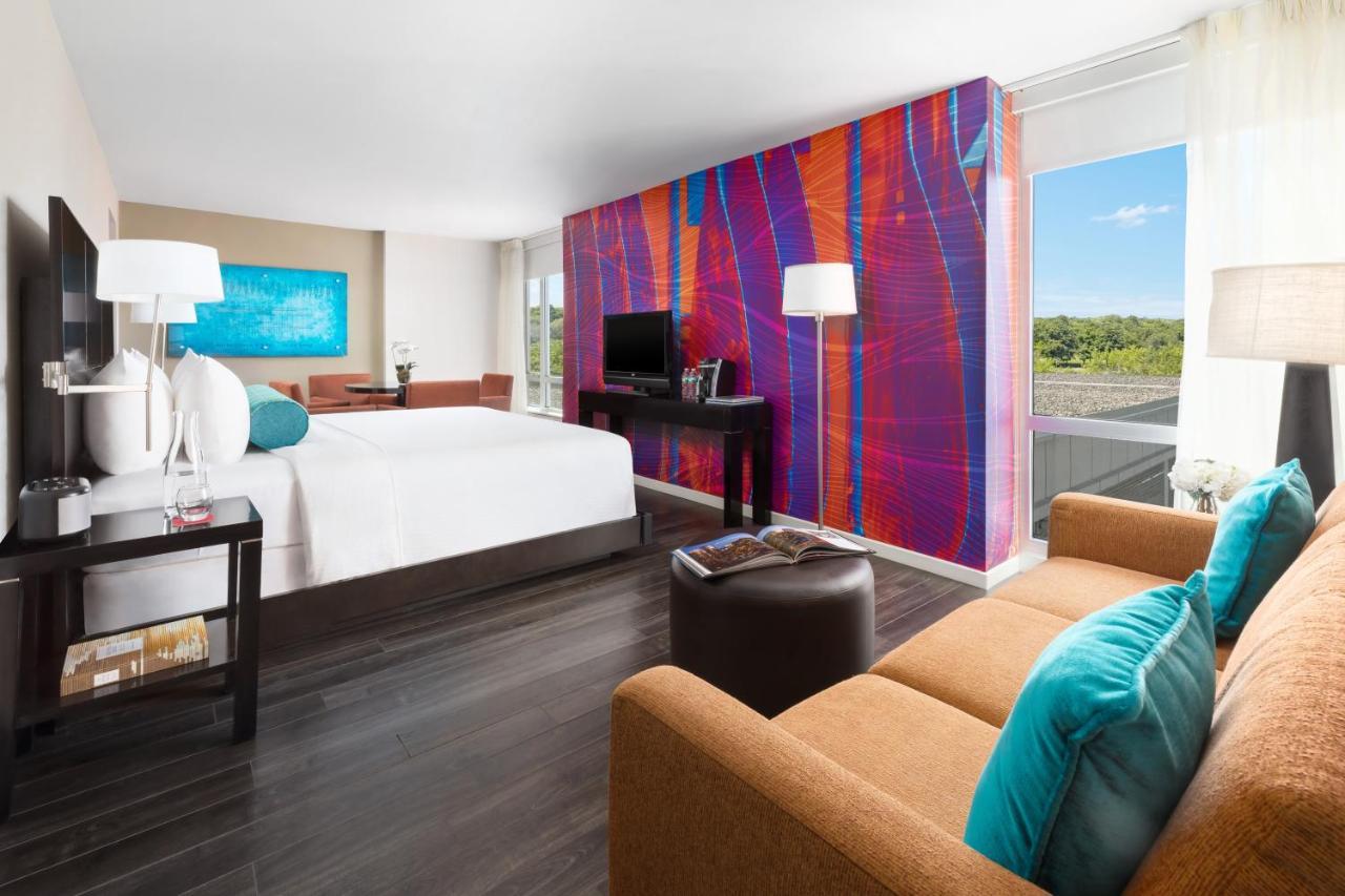Hotel Indigo Boston - Newton Riverside Экстерьер фото